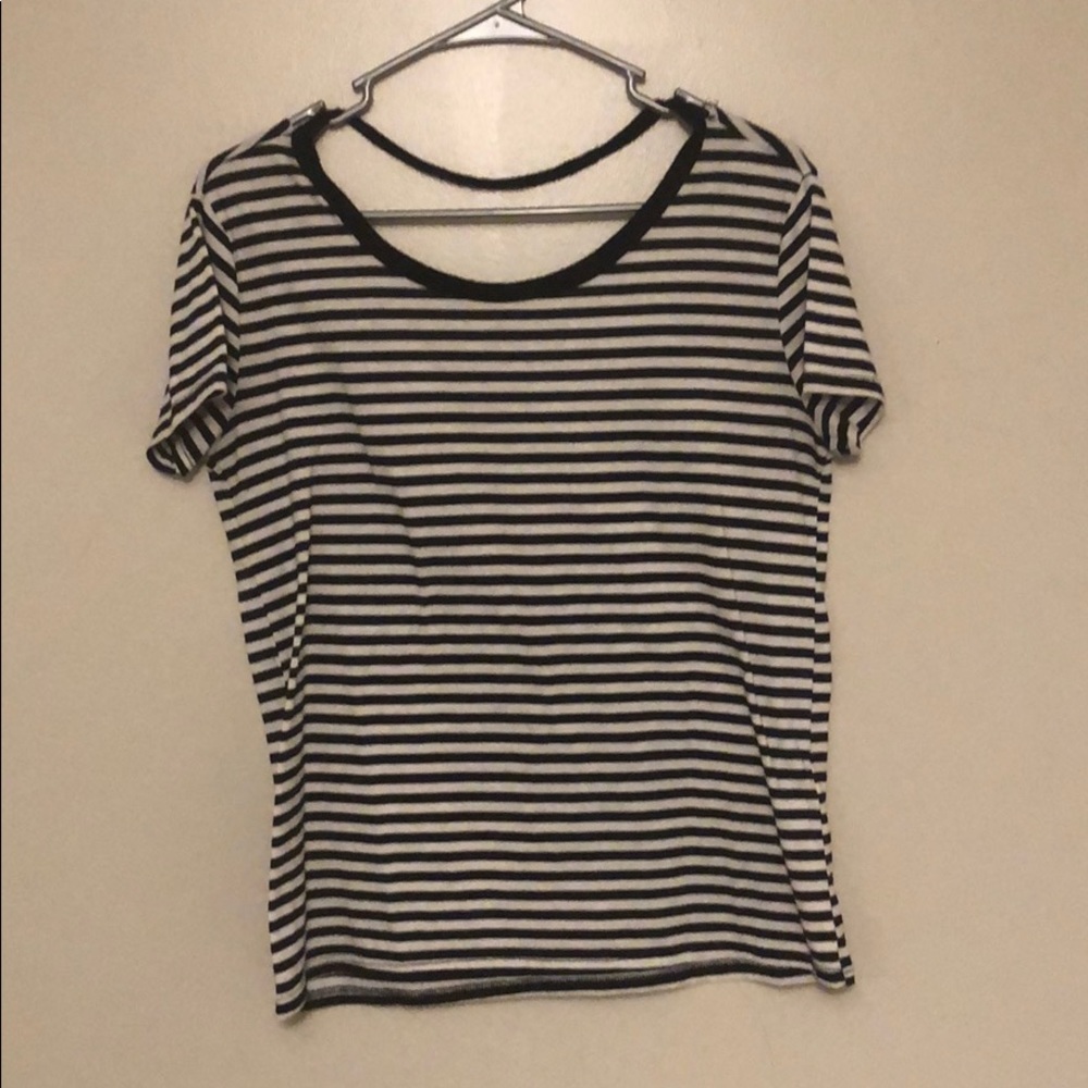 BLACK & WHITE STRIPE PEEKABOO BACK T SHIRT!